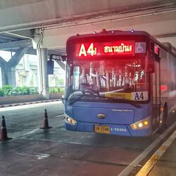 Bus vom Flughafen zum Hostel
