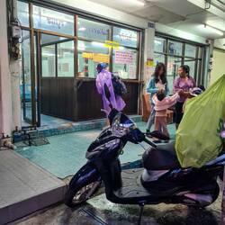 Da steht sie am Bus Terminal😅