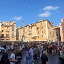 Die Menschenmassen vor dem Pantheon