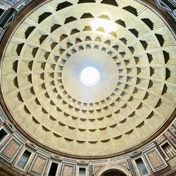 Das Pantheon von innen. Mit Loch in der Decke!