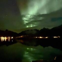 Polarlicht mit Spiegelung