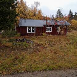 ...und hier, an einem Haus mitten im Nirgendwo, weit ab der eigentlichen Straße, wird bezahlt