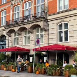 Lovely restaurants everywhere