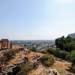 Fort und Kenotaphe von Mitgliedern der königlichen Familie auf dem Gelände von Jaswant Thada