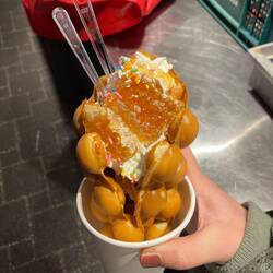 Gericht 6: Waffel mit Sahne und Honigwabe