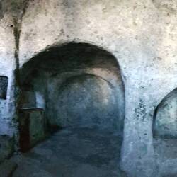 Bogengrab in der Maximushöhle