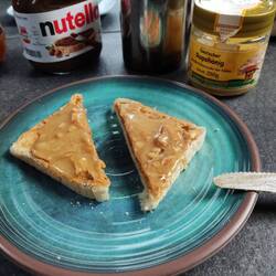 Erdnussbutter mit Honig, letztes Frühstück