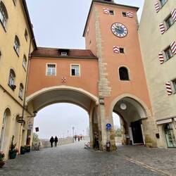 The gate to the city from the stone bridge