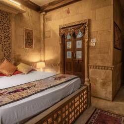 Unsere letzte Nacht in Indien im schicken Haveli-Zimmer vor den Toren des Forts