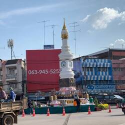 The clock tower in New Sukhothai.