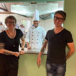 D Sara u der Paul mit Ihrem Cheffchoch