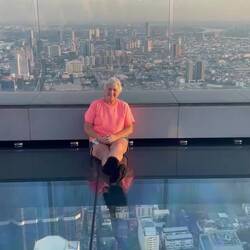 Glass floor 77 stories up