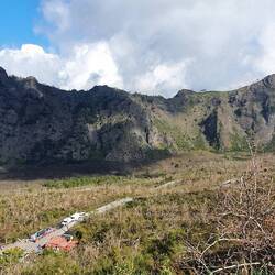 Dort unten steht unser Bus