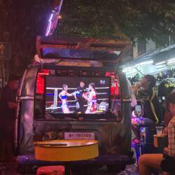 Boxen mit Cocktail und Weed. Was ein Laden😅