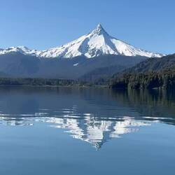 Volcàn Puntiagudo as we sail along