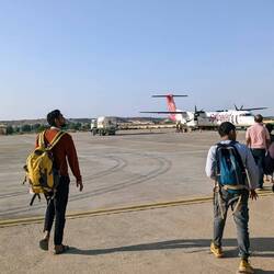 In Ahmedabad darf man zu Fuß auf's Rollfeld 👀