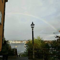 Regenbogen über Stockholm