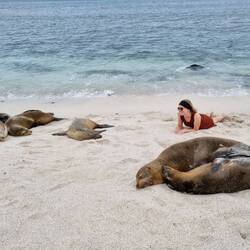 Eine neugierige Michelle-Robbe gesellt sich dazu