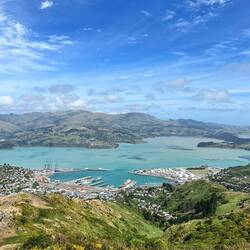 Hafen und vorgelagerte Insel