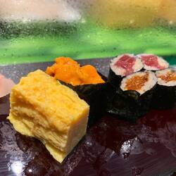 Egg and uni sushi.