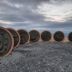Das Denkmal soll Freundschaft, Zusammenarbeit, Hoffnung, Freude, über alle Grenzen hinweg darstellen