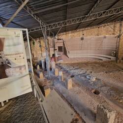 Ein Theater der Römer aus dem 11. Jahrhundert. Es hatte damals schon Platz für 4000 Personen