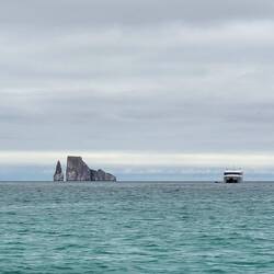 Kicker Rock (Leon Dormido)