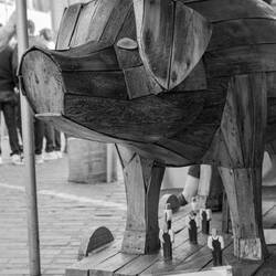 Pigs are the mascot of the market / Schweine sind das Maskottchen des Marktes