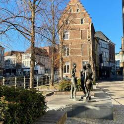 Lovely sculptures with a fabulous house in the background