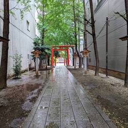 Shrine entrance, and also school neighbourhood