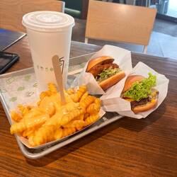 Essen bei Shake Shack in Gardens by the bay