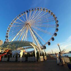 Ferry Wheel am Hafen
