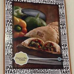 Empanadas sind mit Fleisch, Gemüse und/oder Käse gefüllt.