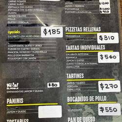 Normalerweise kostet ein Empanada 100 Pesos.