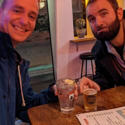 Jason und sein "großes" Bier