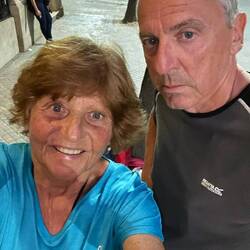 Warten auf den Stadtbus