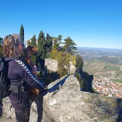 Auch Emma ist neugierig dabei.