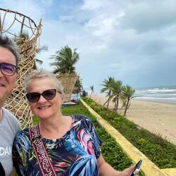 Irene und ich am Strand Lang Co