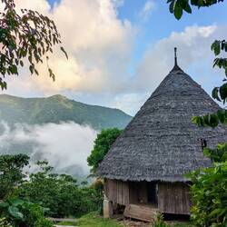 Die Gästehütte hat einen höheren Kniestock