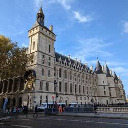 Greffe du Tribunal de Commerce de Paris or the Courthouse
