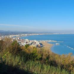 Blick von Gabicce Monte nach Cattolica und Rimini