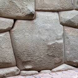 Inka-Mauern - hier mit einem 13-winkligen Stein