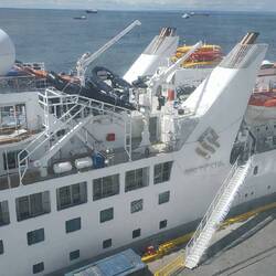 denke, die schwarzen sind Zodiacs, dazu Kajaks