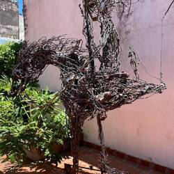 Die Skulptur erinnert an "Don Quijote de la Mancha". Ob er hier bekannt ist?