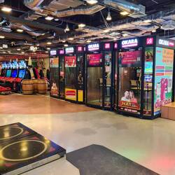 Eine ganze Etage mit diesen Spielen. Das lieben die echt