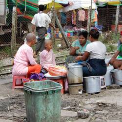 Scenes from Daryingon station.
