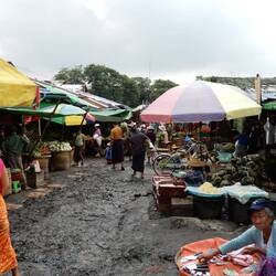 Scenes from Daryingon market.