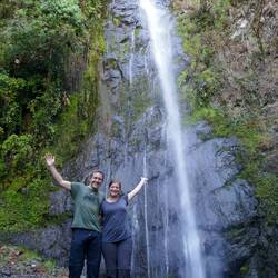 Wasserfall mitten im Regenwald