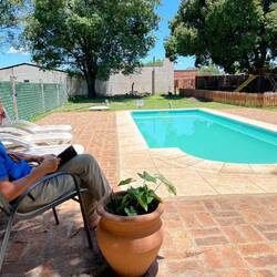 Lesezeit für Martin; Schwimmzeit für Regine