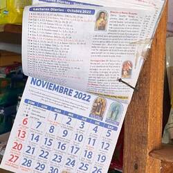 Die Heiligen sind überall präsent - auch im "Kiosco"